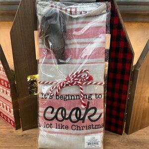 NWT Mud Pie  “it’s beginning to cook a lot like Christmas” tea towel & spoon
